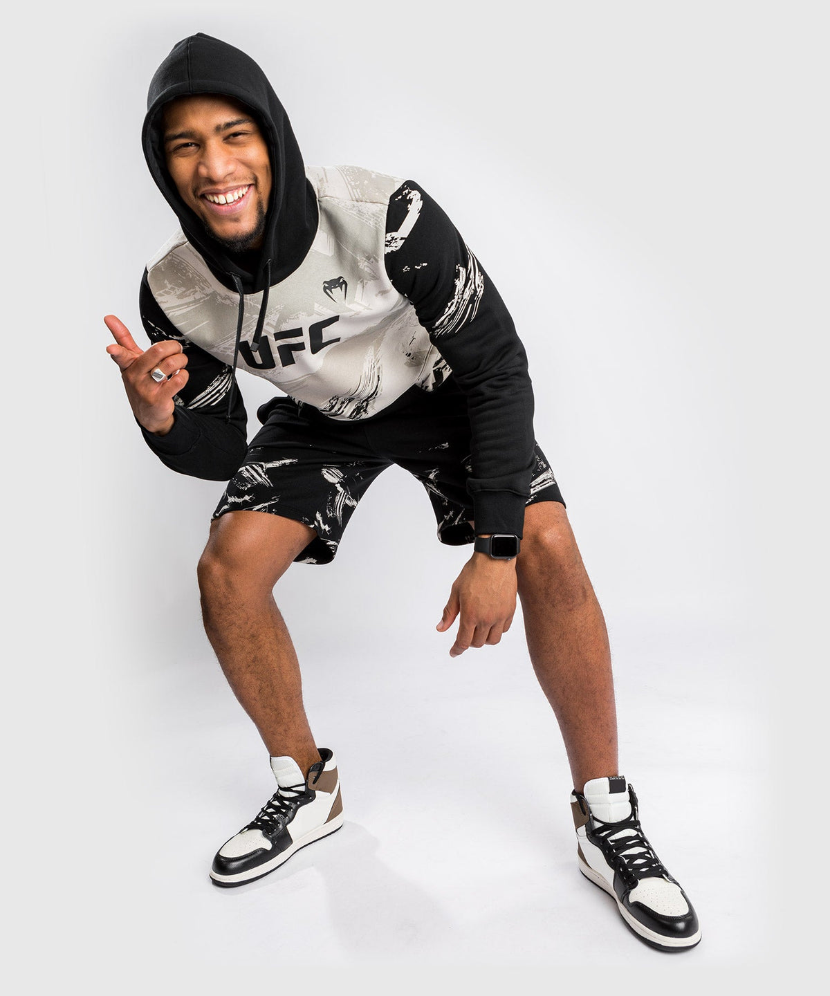 Sweatshirt à capuche pour Hommes UFC Venum Authentic Fight Week 2.0 - Sable/Noir