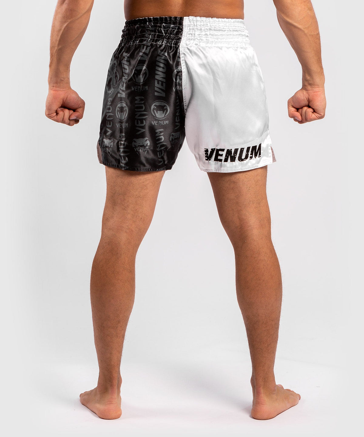 Venum Logos Muay Thai Shorts - Schwarz/Weiß