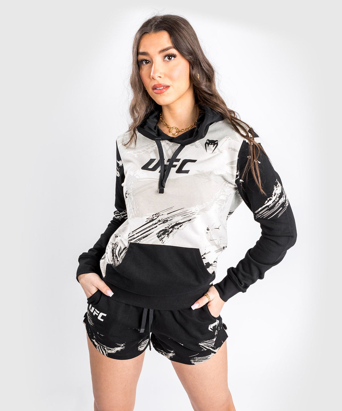 Sweatshirt à capuche pour Femmes UFC Venum Authentic Fight Week 2.0 - Sable/Noir