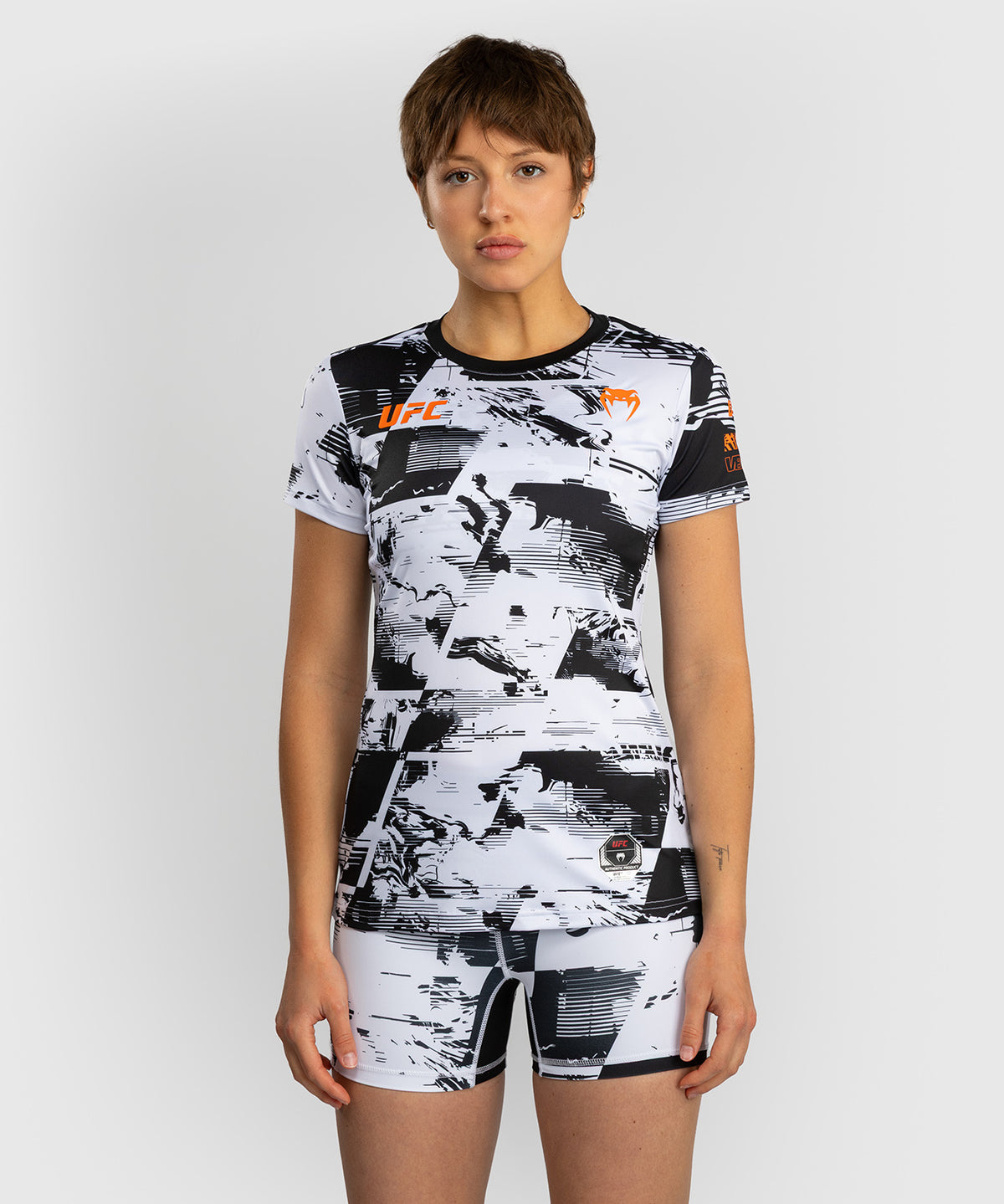 UFC Zenith by Venum Authentic Fight Week Camiseta de manga corta Performance Mujer - Blanco
