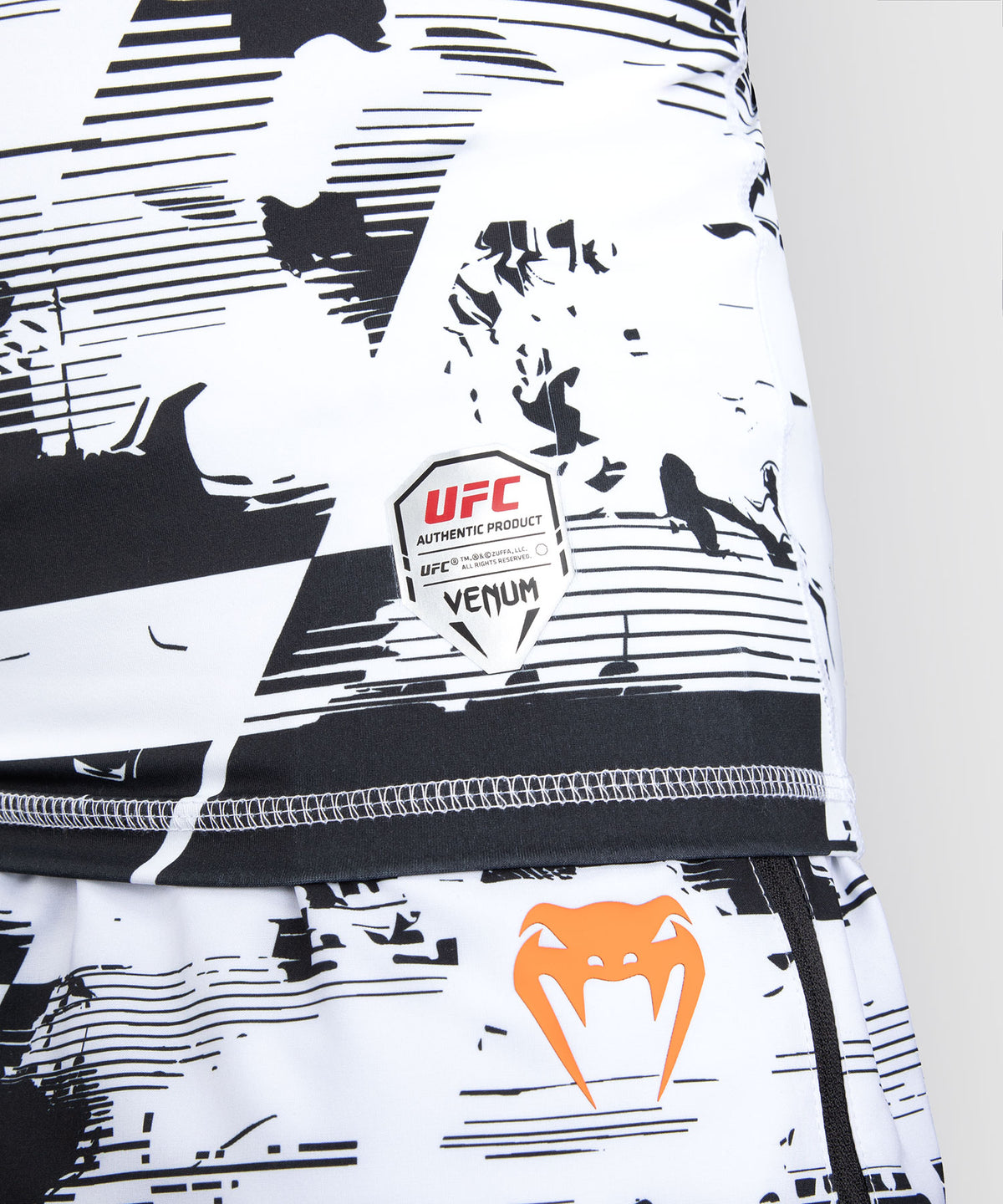UFC Zenith by Venum Authentic Fight Week Performance Langarm Rashguard Herren - Weiß