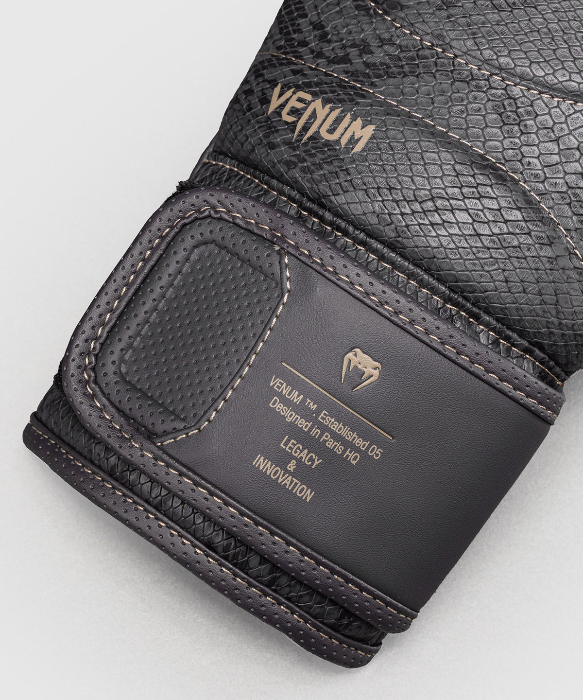 Venum Impact Evo Scales Guantes de Boxeo – Gris Oscuro