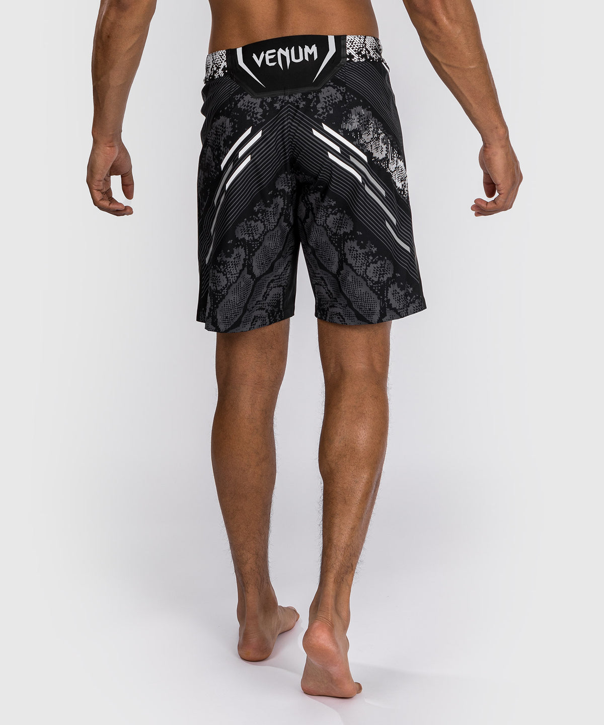 UFC Adrenaline by Venum Authentic Fight Night Herren Lang geschnittene Kampfshorts - Schwarz