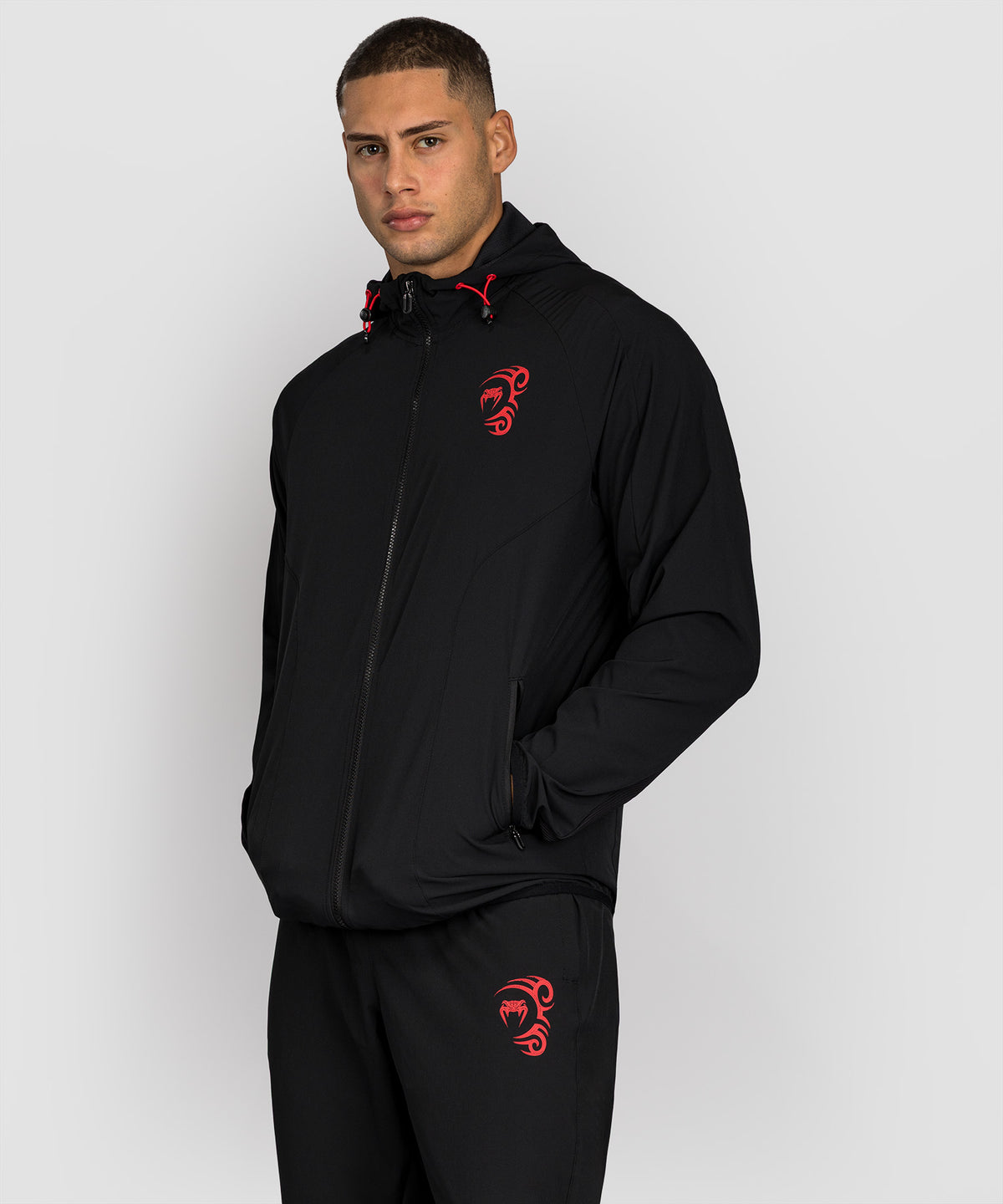 Venum x Mike Tyson Tiger Trackjacke - Tiefes Tiefschwarz/Intensives Rot