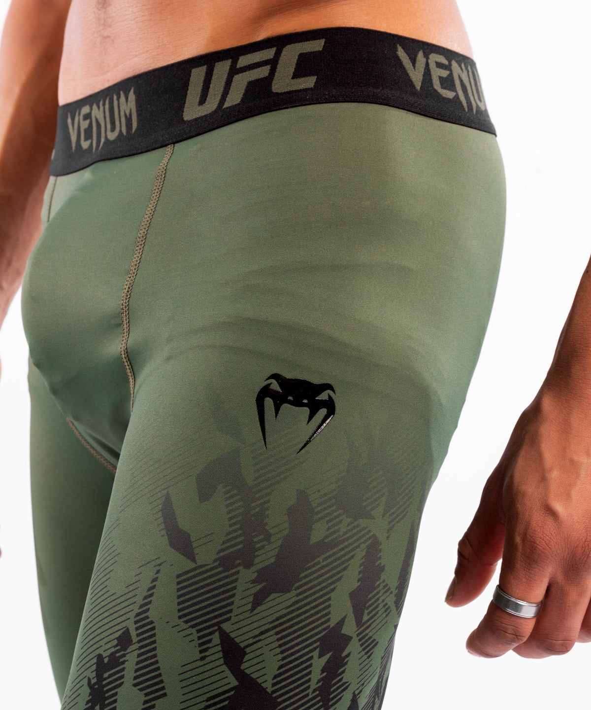 UFC Herren Kompressionsshorts Venum Authentic Fight Week - Khaki