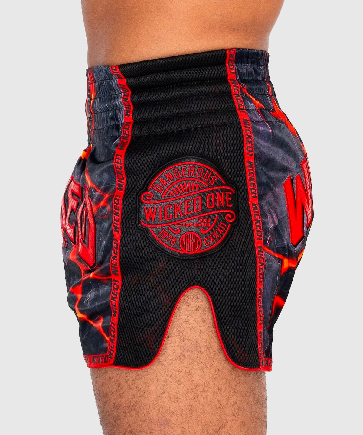 Wicked One Magma Pantalones de Muay Thai - Negro/Rojo
