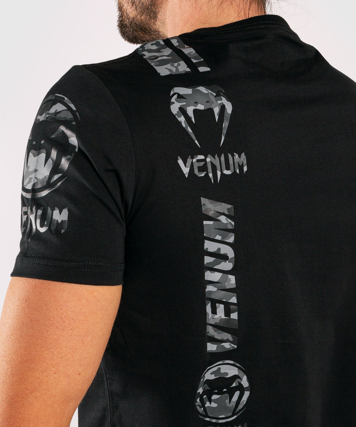 Camiseta Venum Logos - Negro/Camo Urbano