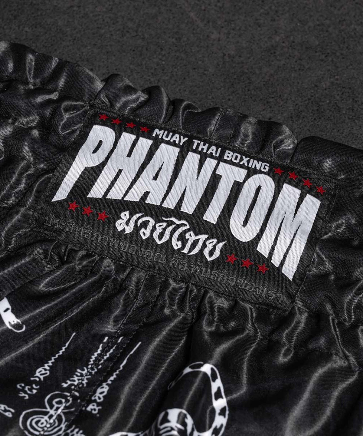 Short de Muay Thai Phantom Athletics Sak Yant - Noir