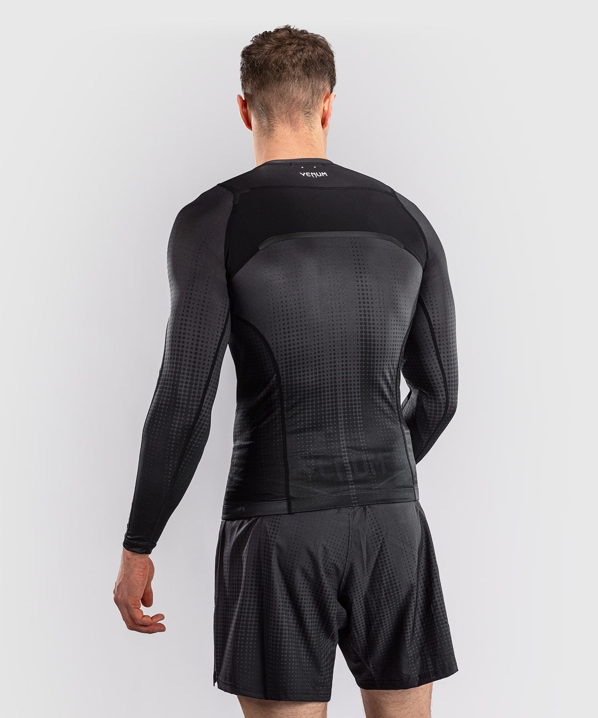 Venum Stealth Rashguard Manga Larga – Negro/Blanco