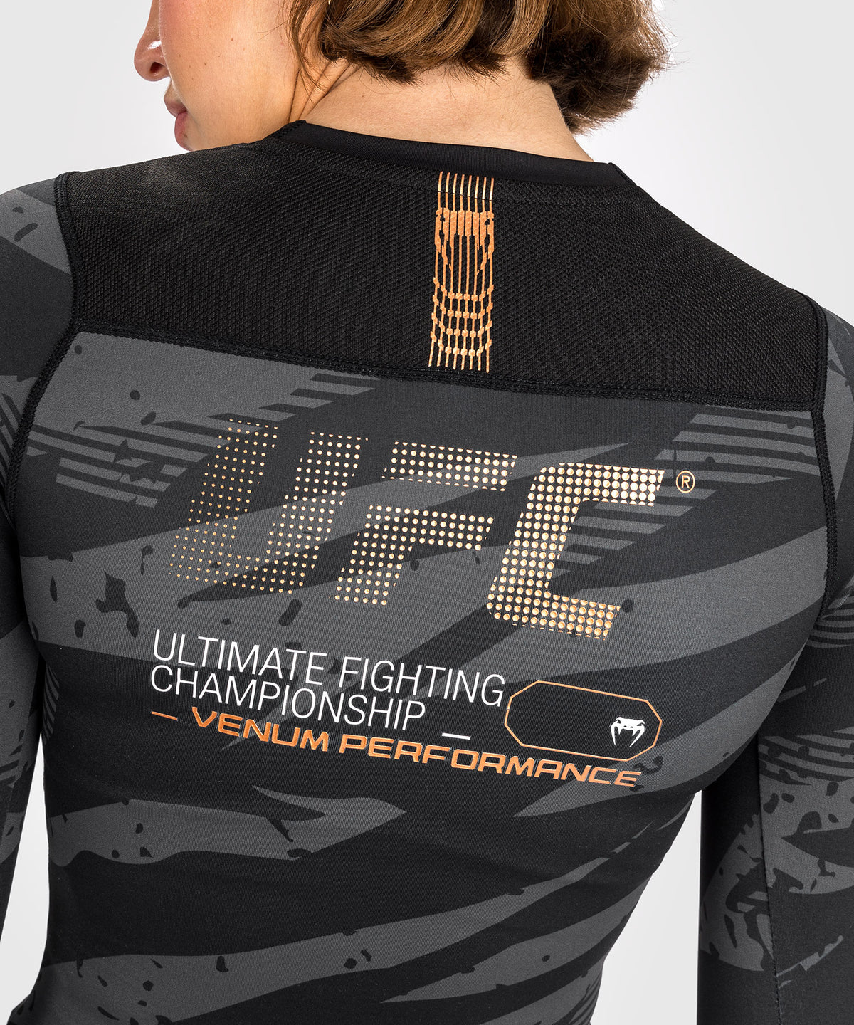UFC Adrenaline by Venum Fight Week Frauen Performance Langarm Rashguard - Urban Camo