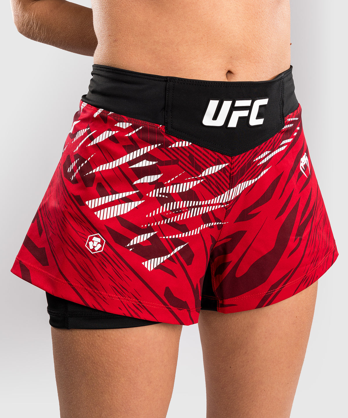 UFC Fusion by Venum Authentic Fight Night Shorts de Lucha para Mujer - Rojo