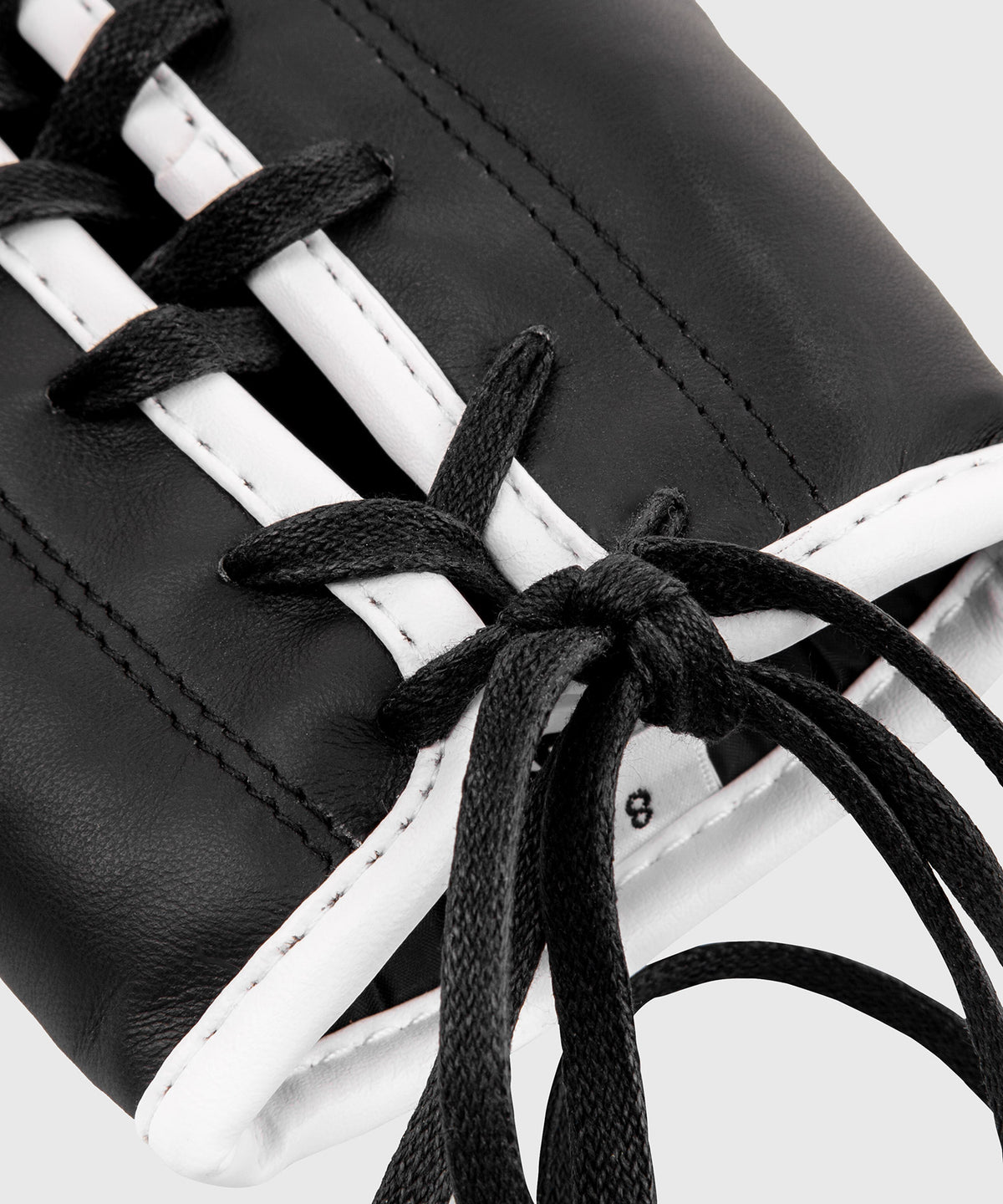 Venum Giant 2.0 Pro Boxing Gloves - With Laces