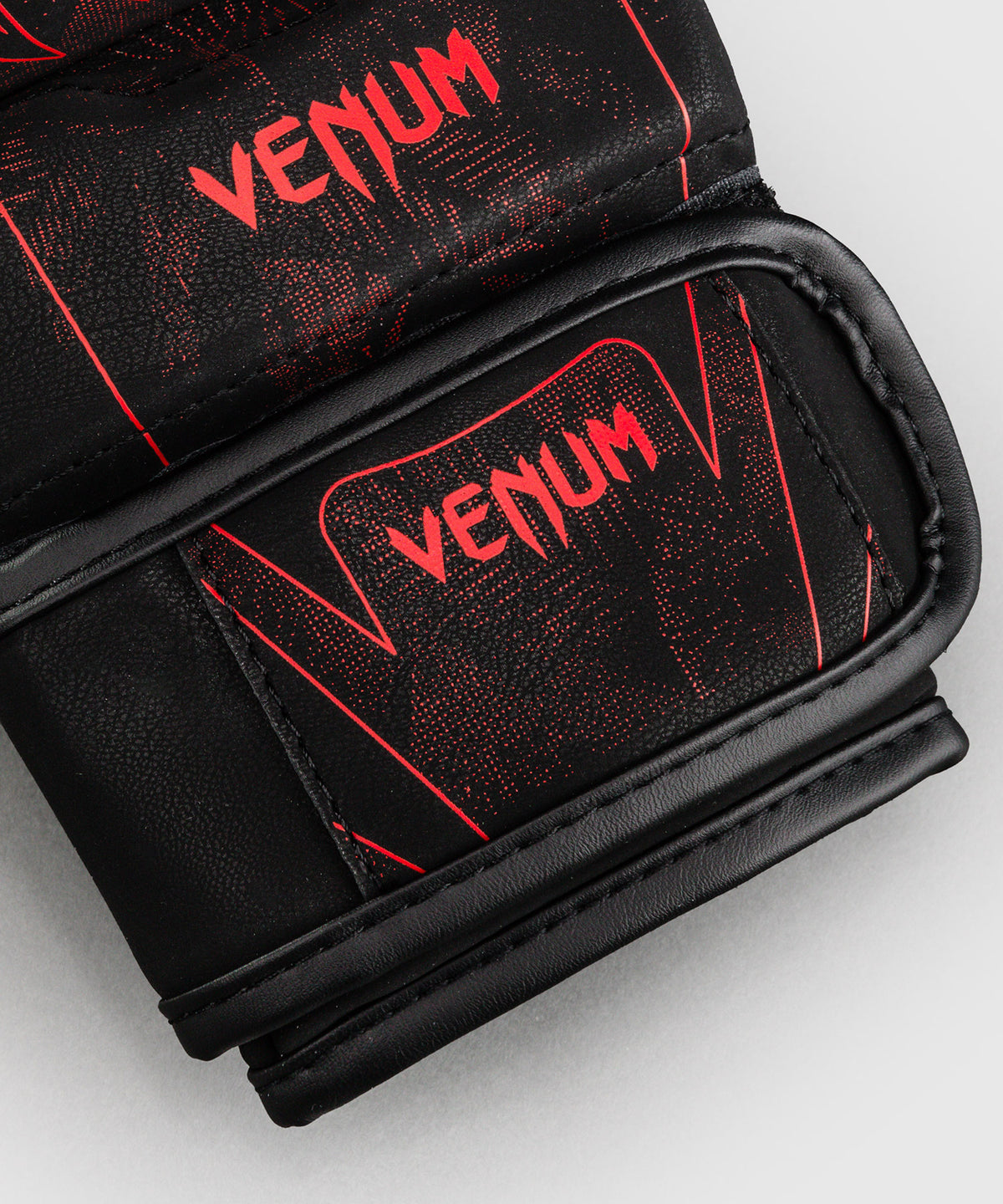 Gants de sparring MMA Venum Amazonia Reborn - Noir/Rouge