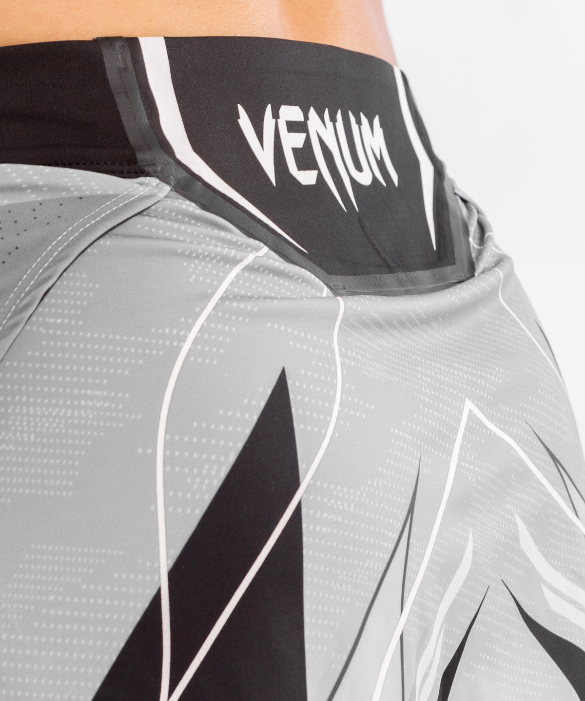 UFC Venum Authentic Fight Night Damen Skort - Weiß