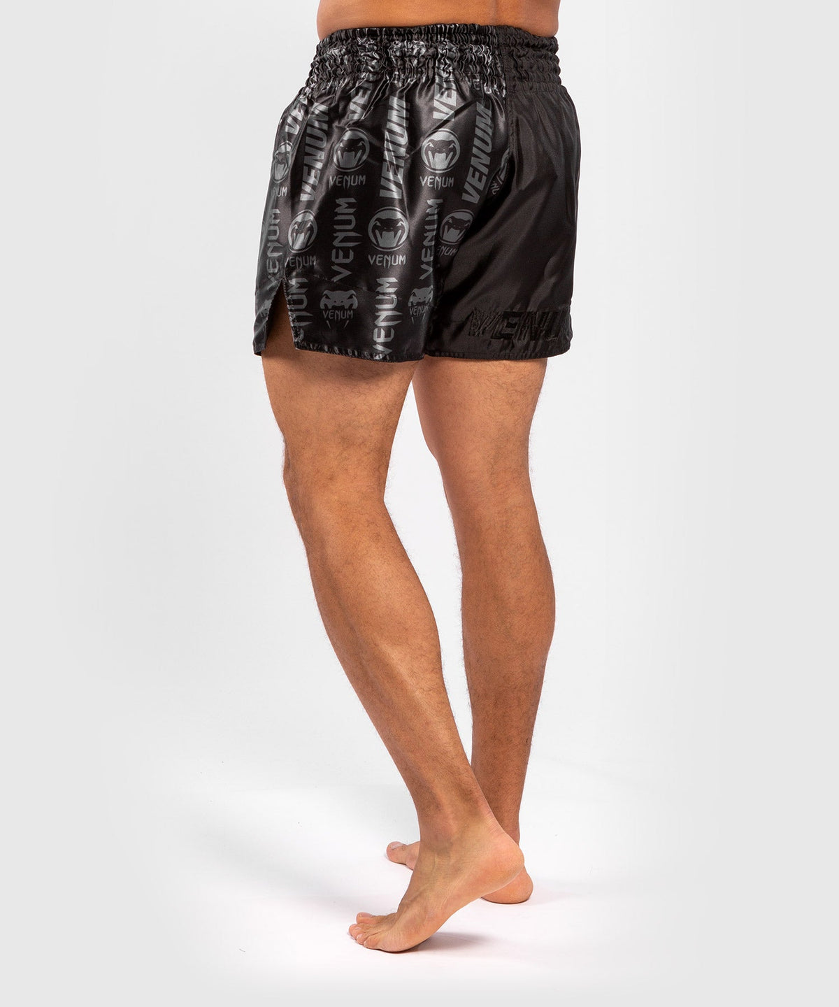 Venum Logos Muay Thai Shorts - Schwarz/Schwarz