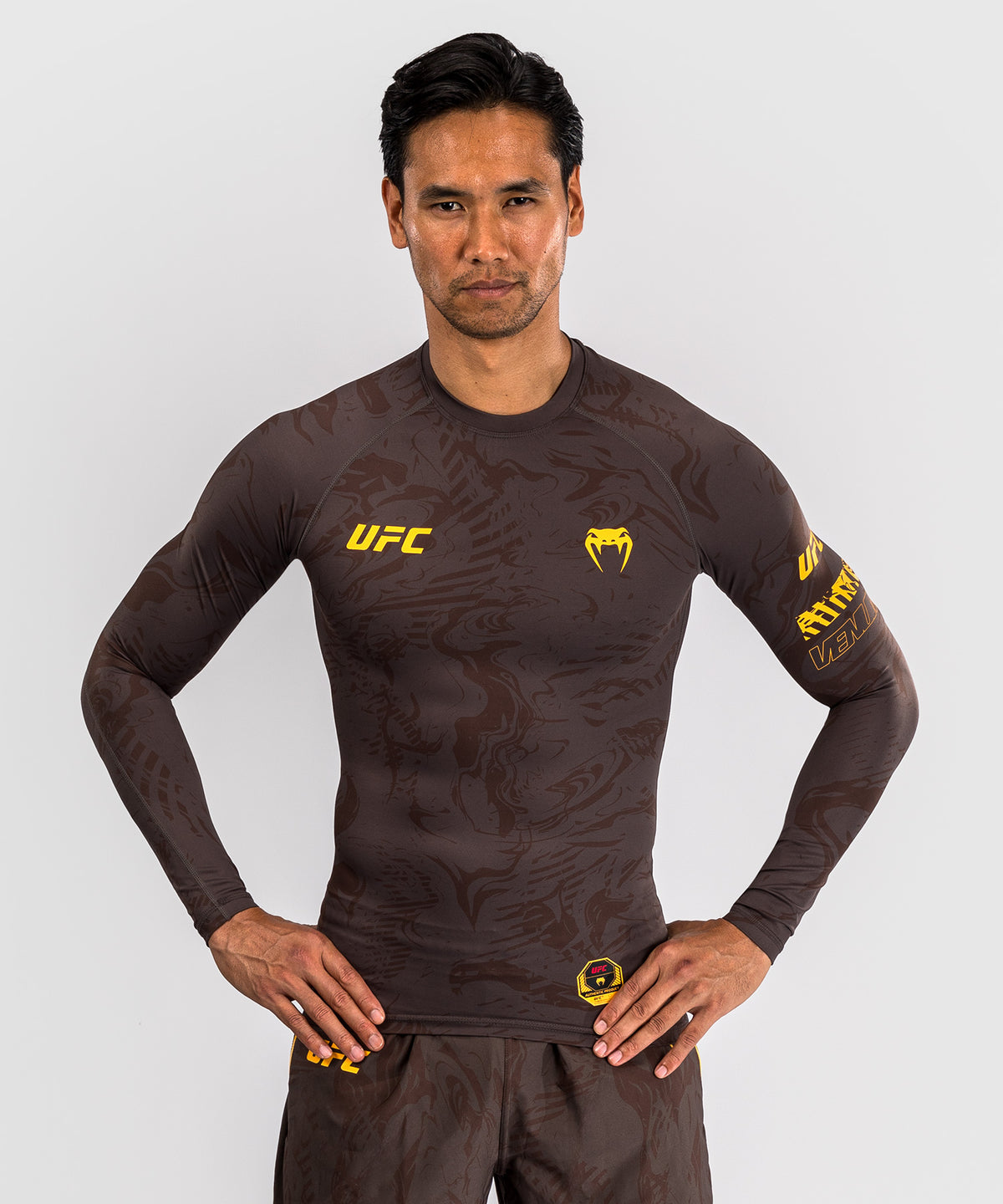 UFC Fusion by Venum Fight Week Herren Performance Langarm Rashguard - Erdiges Braun