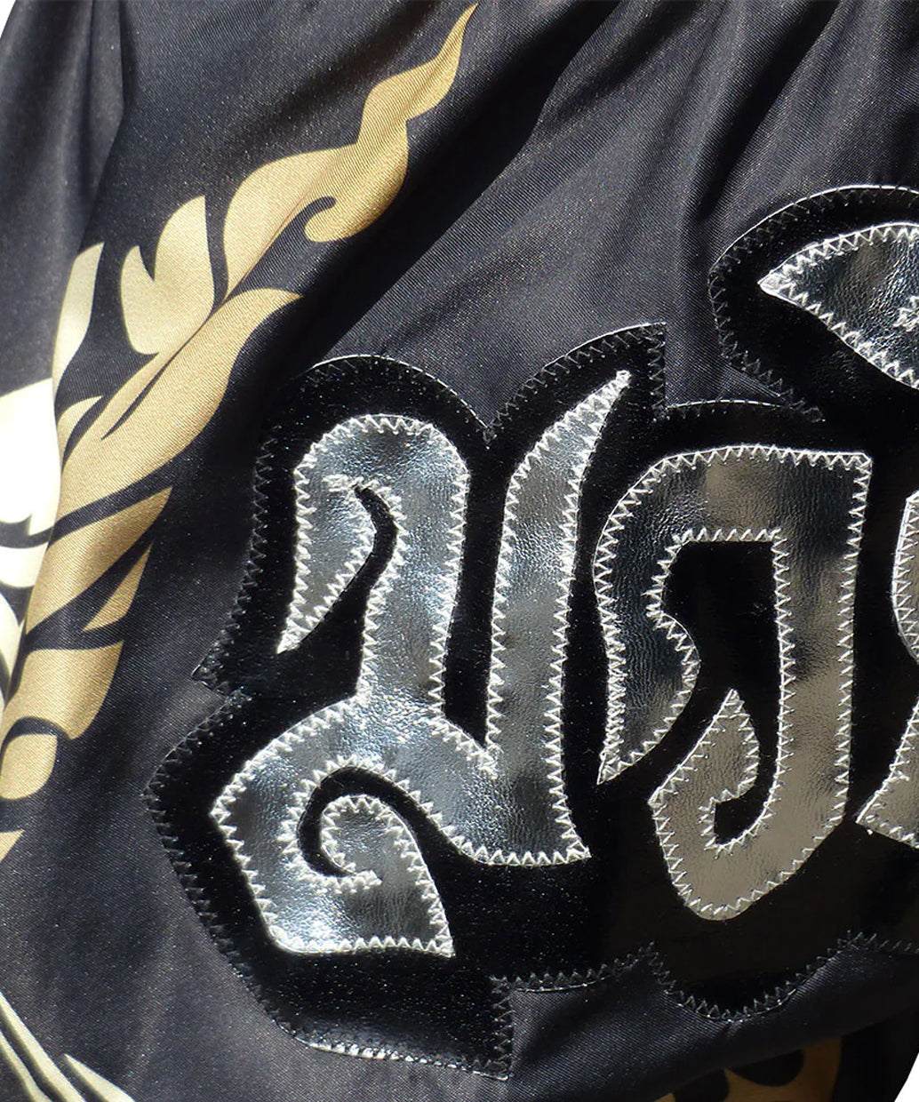Tuff The King Of Naga Black Muay Thai Shorts - Schwarz/Gold