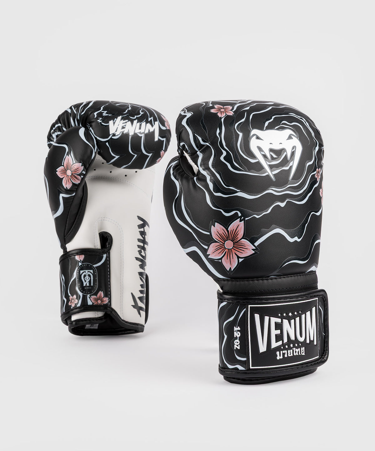 Venum Elite x Tawanchay Boxing gloves - Black/White