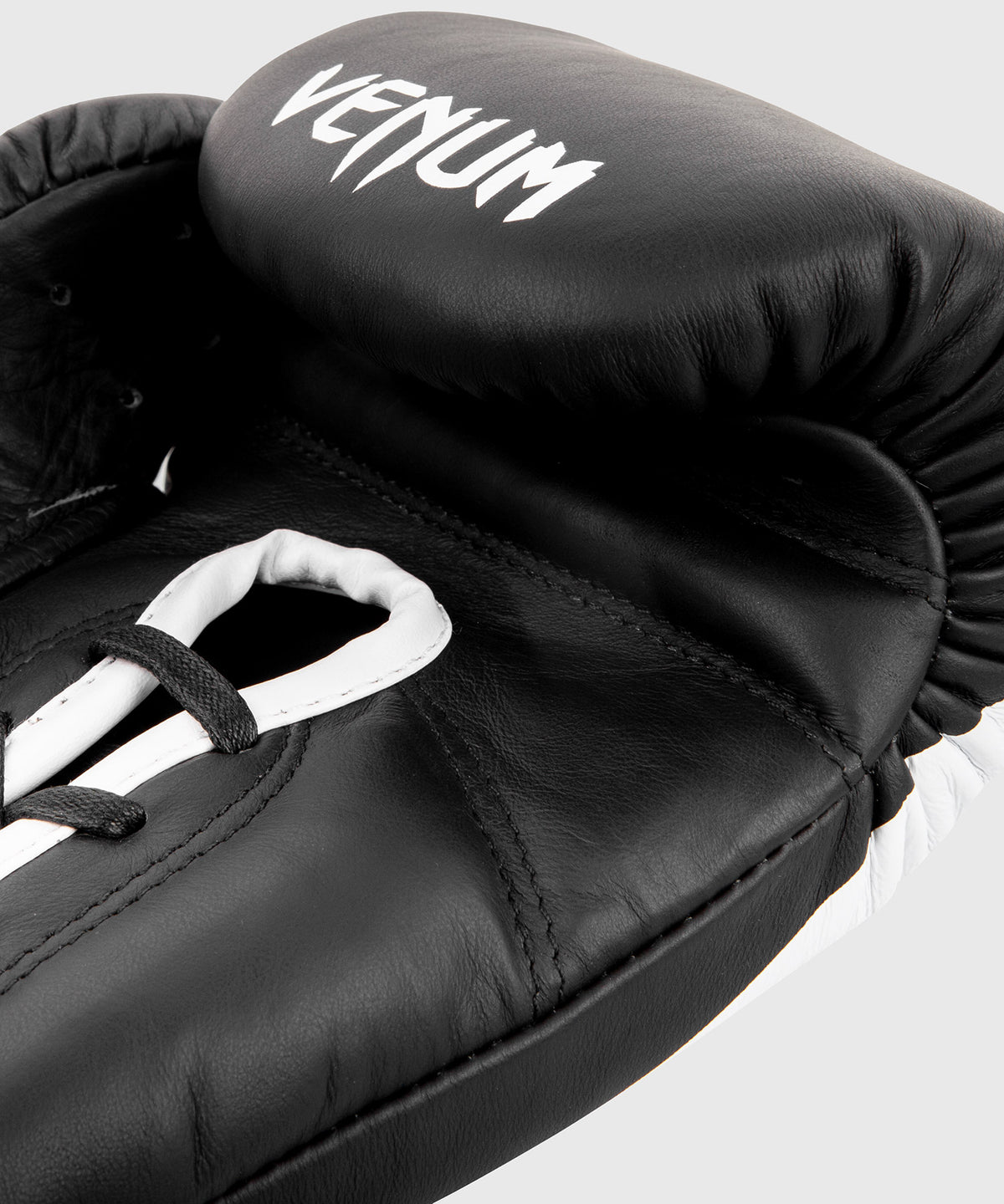 Venum Giant 2.0 Pro Boxing Gloves - With Laces