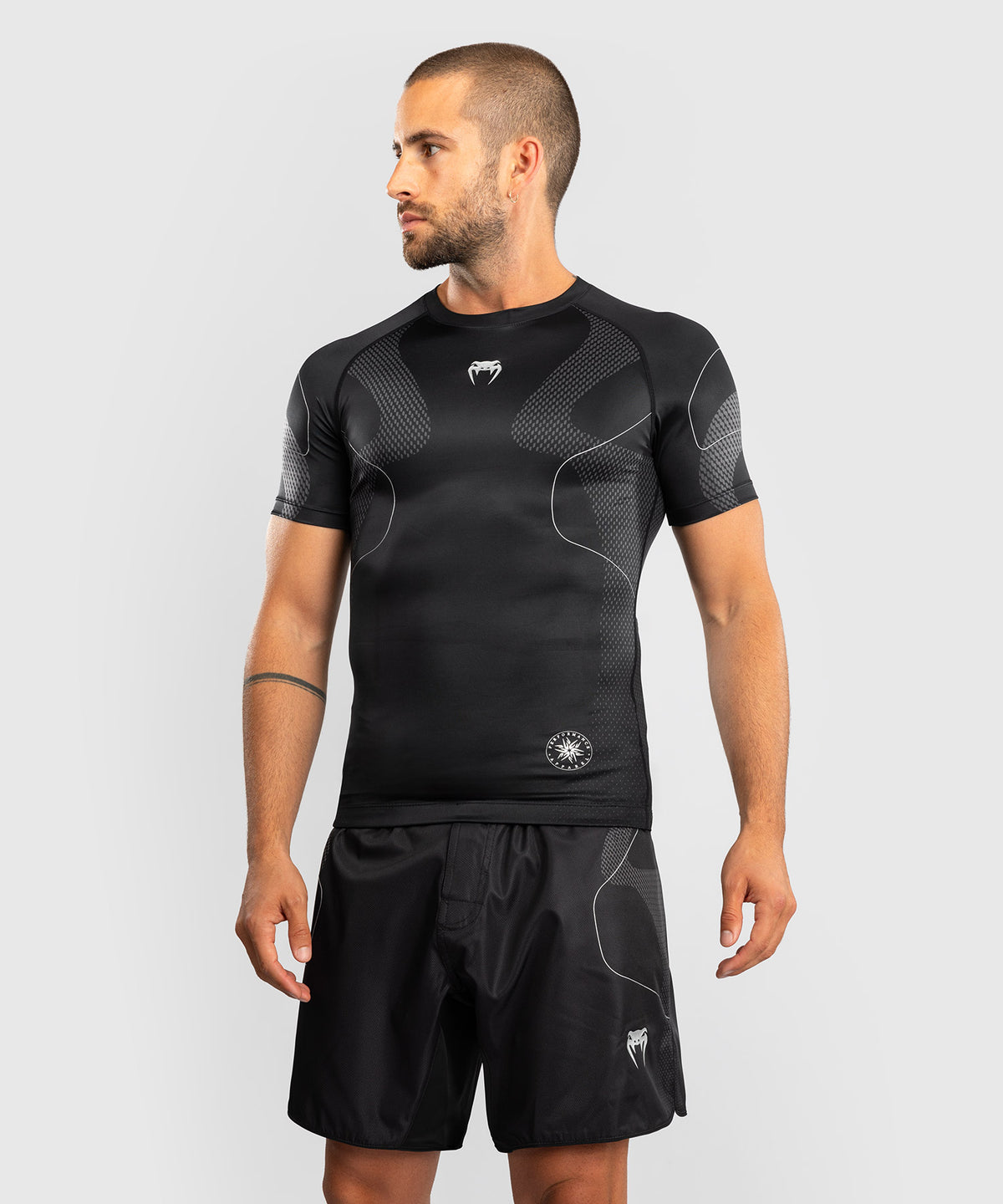 Venum Nexus Kurzarm Rashguard – Schwarz/Silber