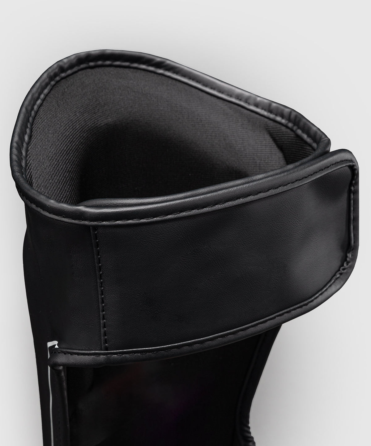 Protège-tibias Venum Stealth – Noir/Blanc