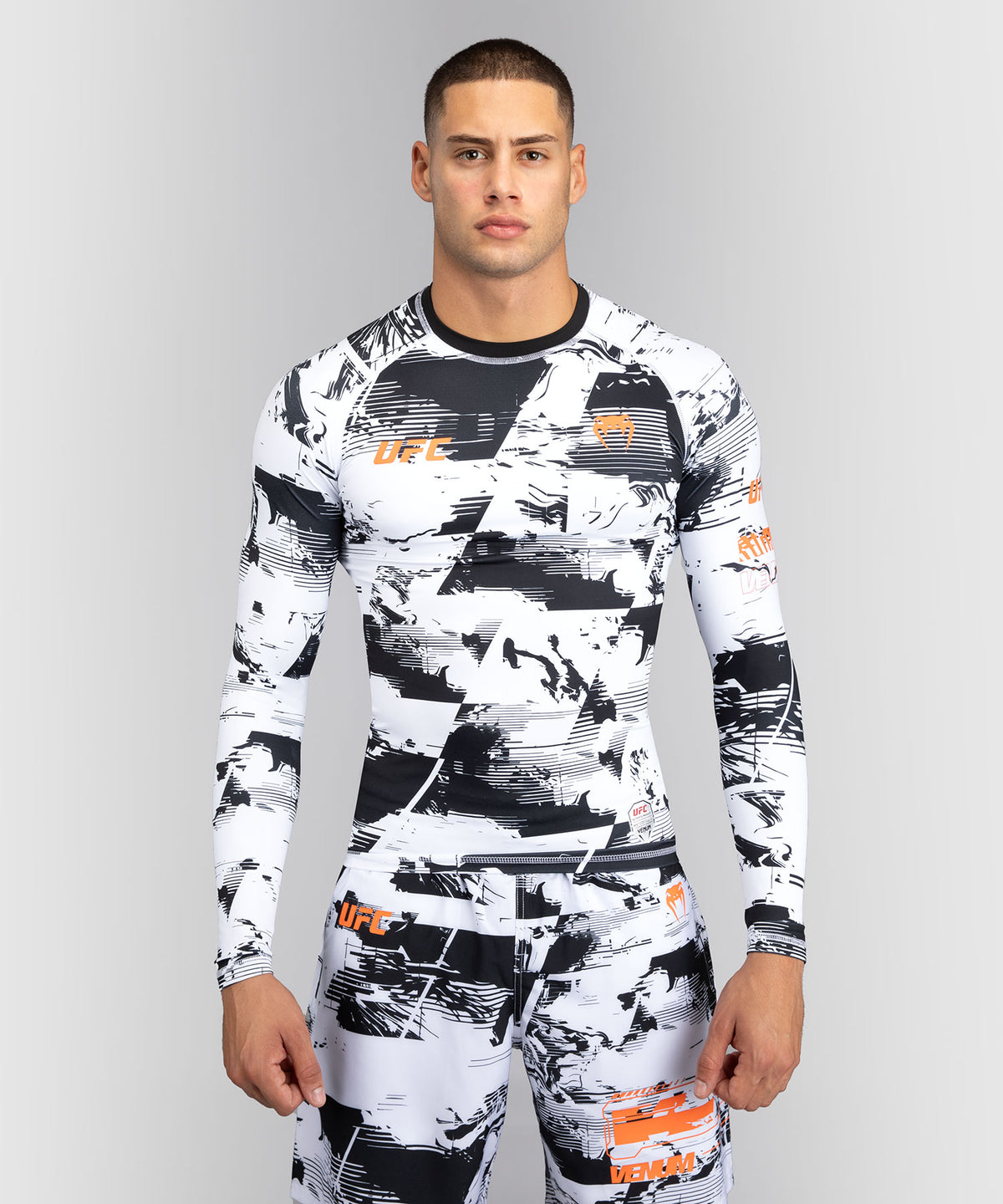 UFC Zenith by Venum Authentic Fight Week Performance Langarm Rashguard Herren - Weiß