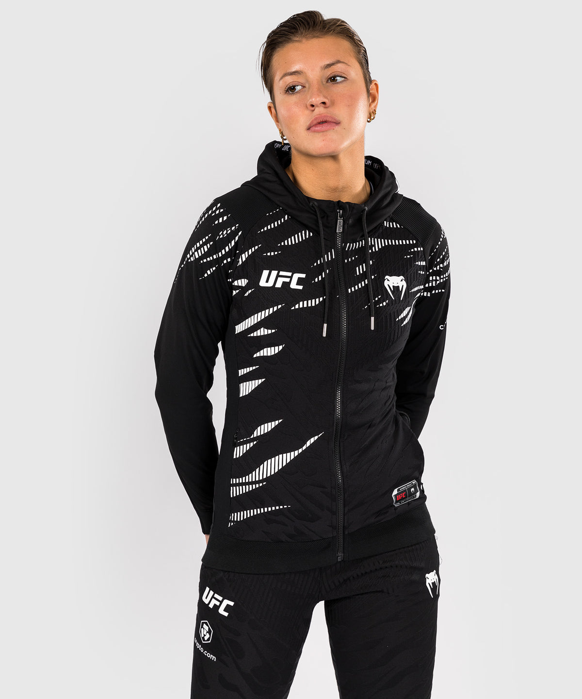 UFC Fusion by Venum Authentic Fight Night Damen Walkout Hoodie - Schwarz
