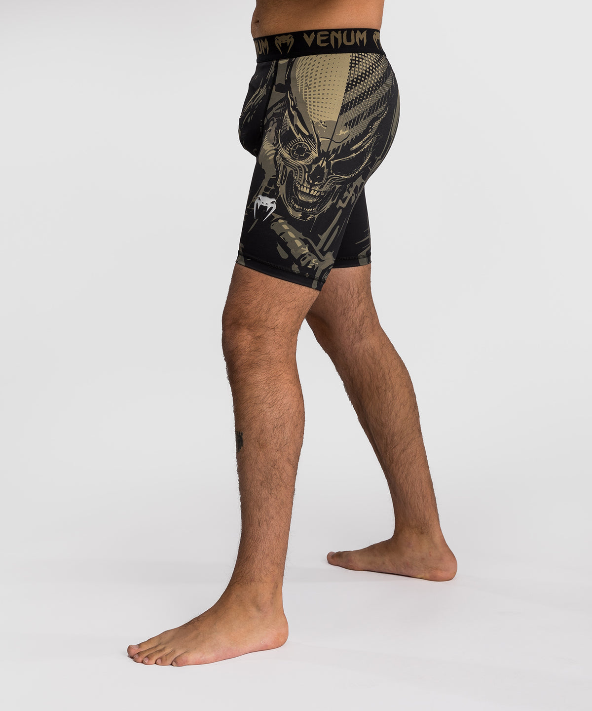 Venum Invader Vale Tudo Shorts - Negro/Sand