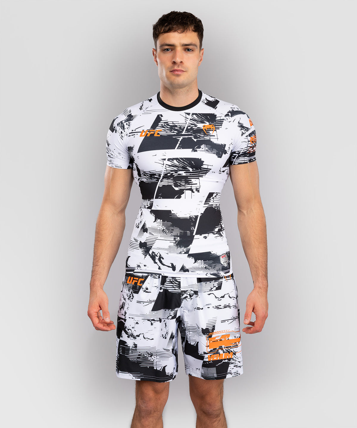 UFC Zenith by Venum Authentic Fight Week Performance Kurzarm Rashguard Herren - Weiß