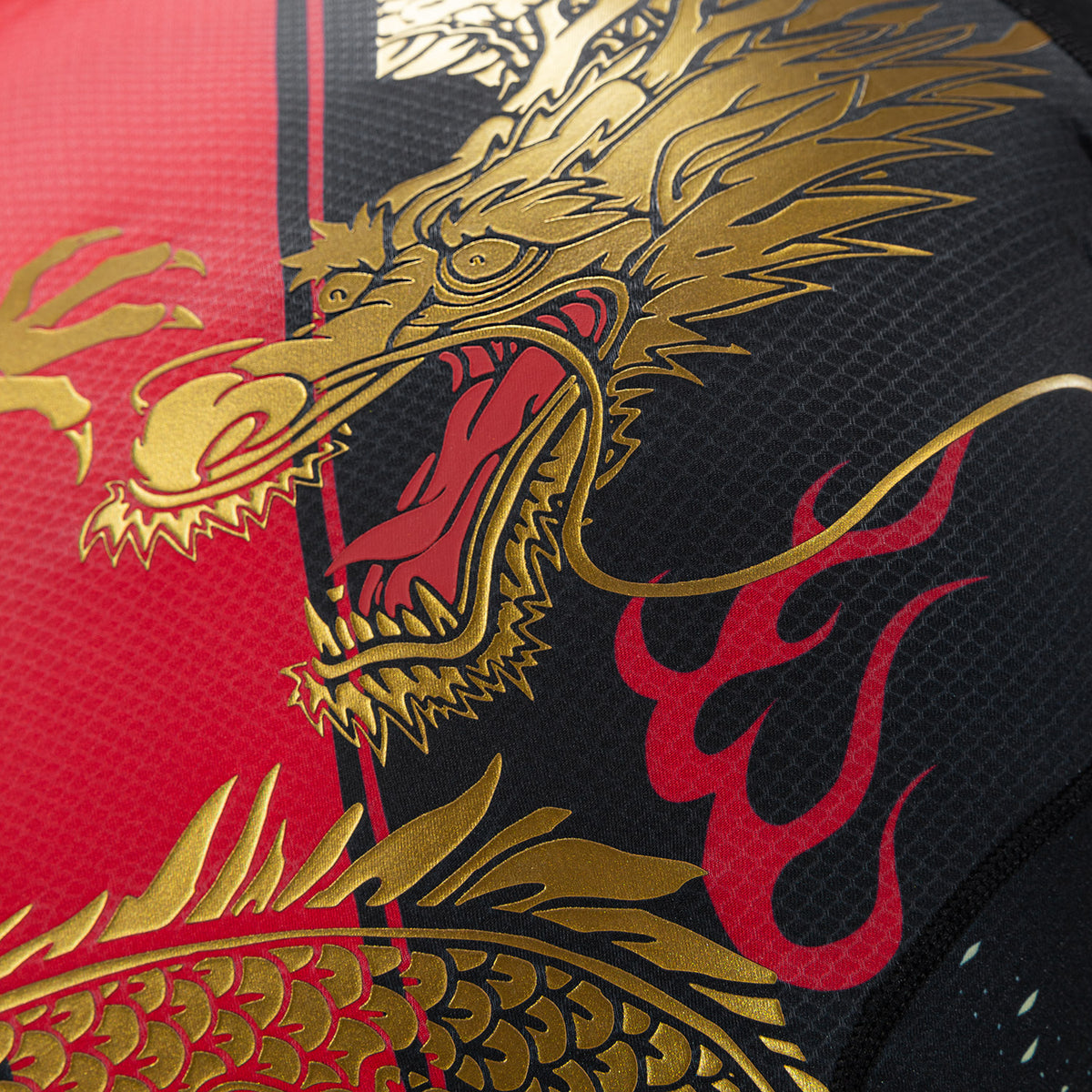 Venum x TEKKEN 8 - Marshall Law Rashguard - Schwarz/Rot/Gold