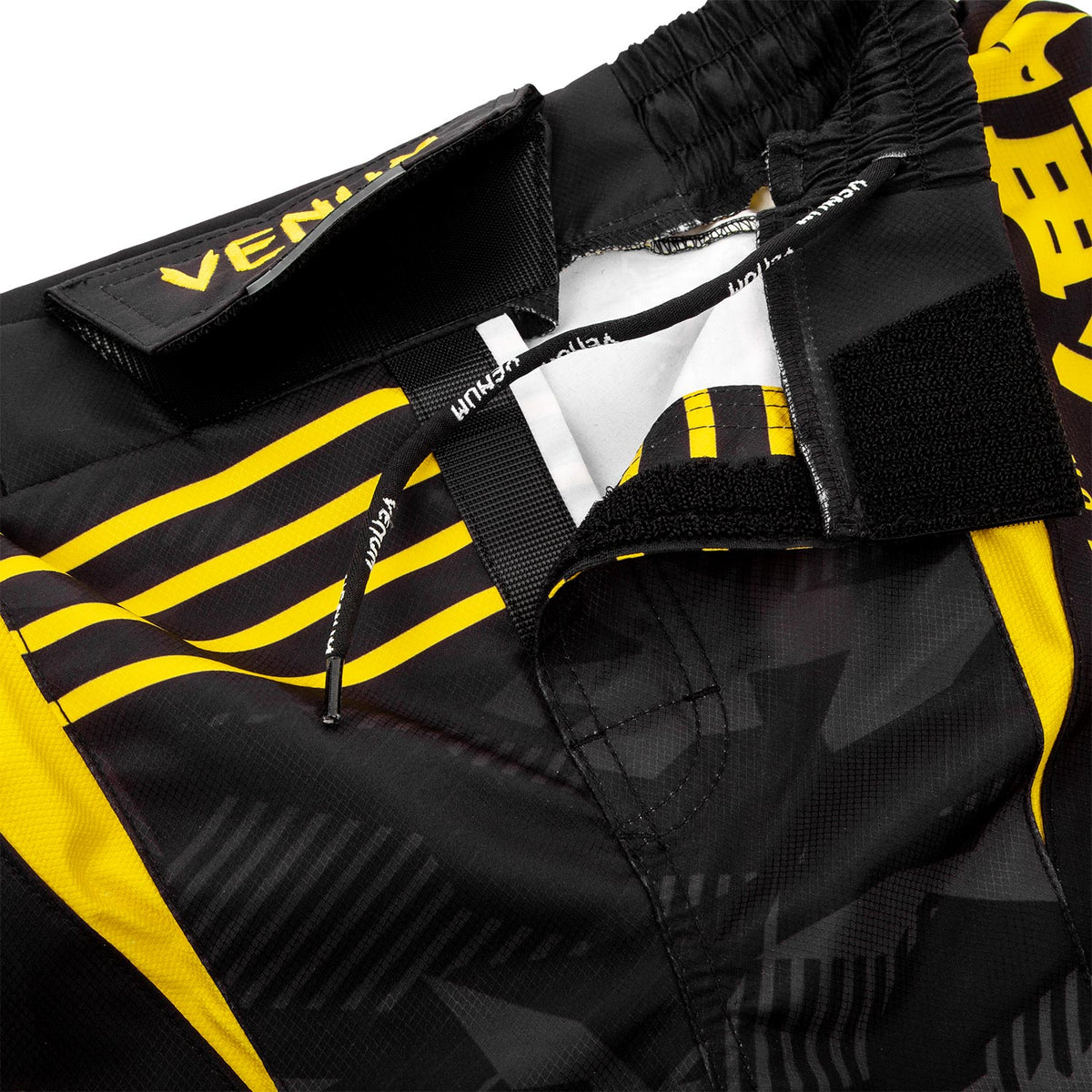 Fightshort court Venum Okinawa 2.0 - Noir/Jaune