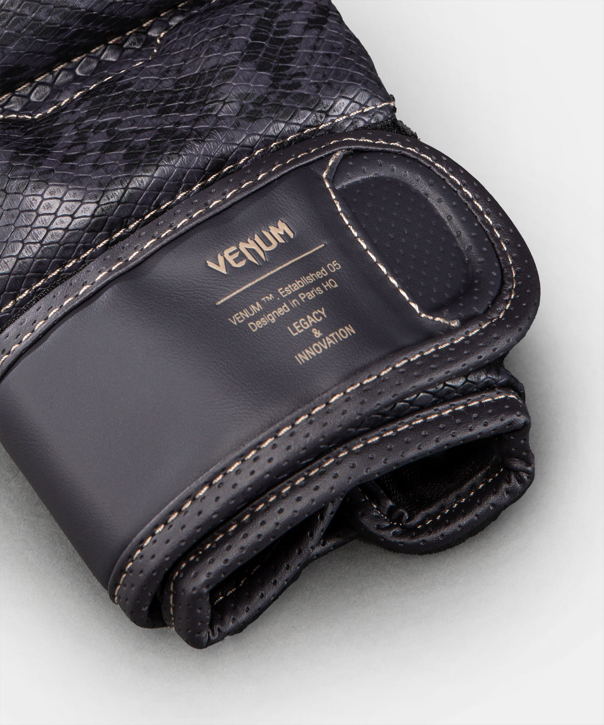 Venum Impact Evo Scales MMA-Sparringhandschuhe - Dunkelviolett