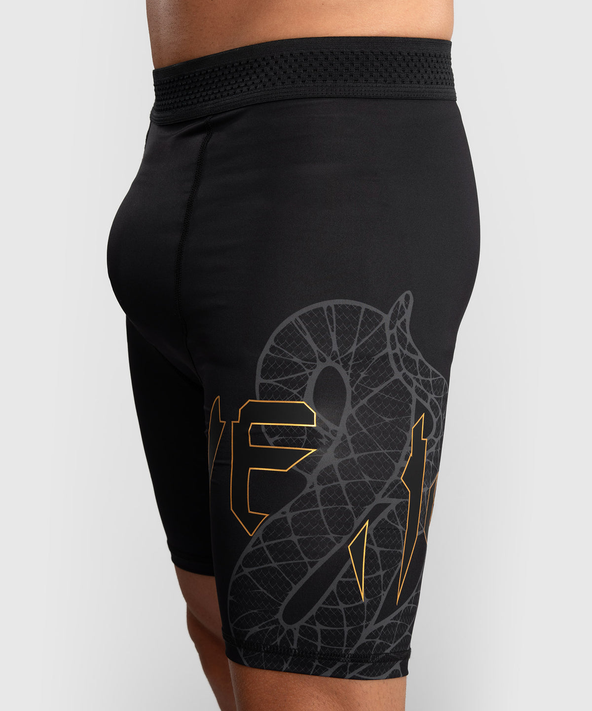 Venum Serpenti Shorts Vale Tudo – Negro/Plata/Dorado