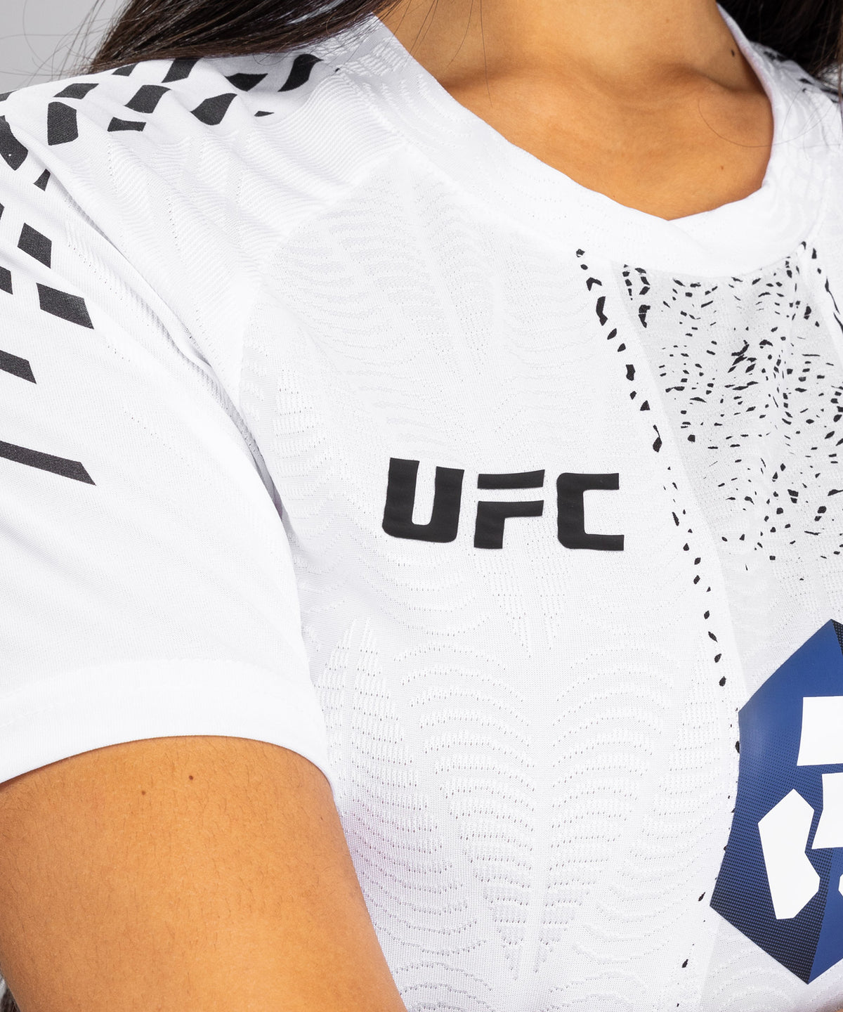 UFC Zenith by Venum Authentic Fight Night Camiseta oficial Walkout Mujer - Blanco