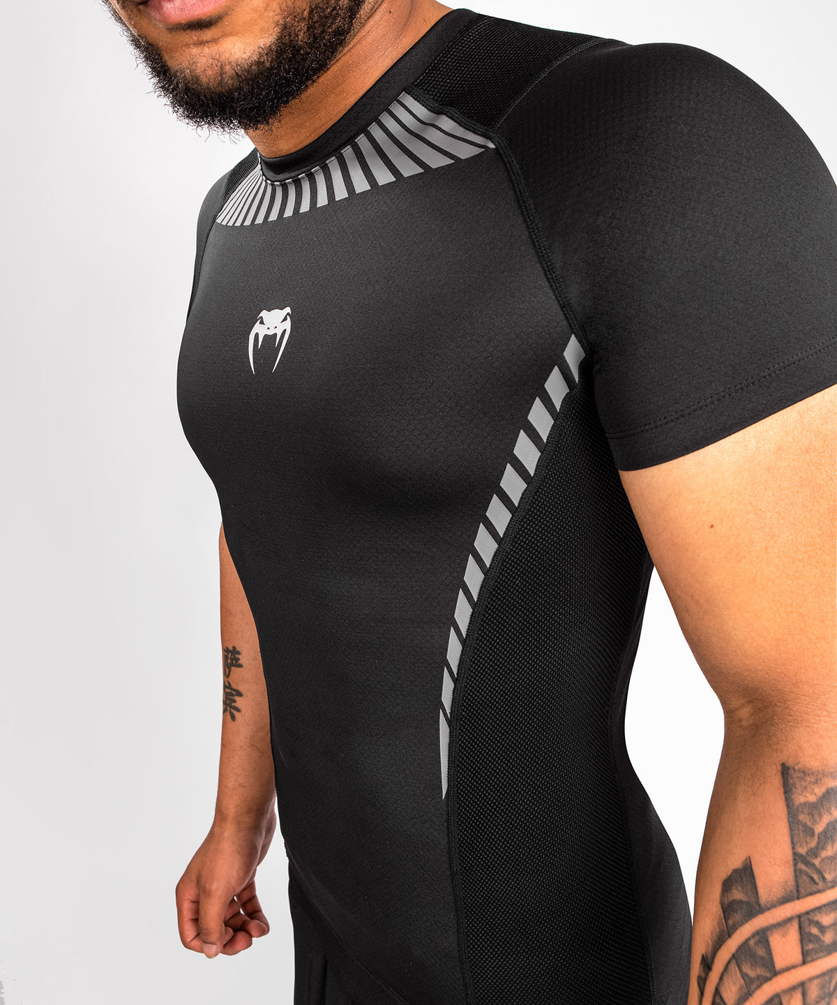 Rashguard Venum Jaws 2.0 - Manches Courtes - Noir