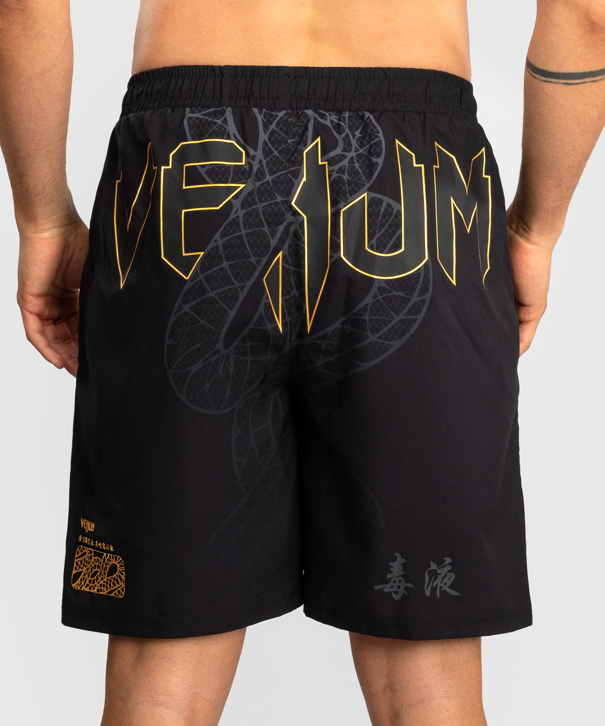 Venum Serpenti Pantaloncini da allenamento – Nero/Argento/Oro