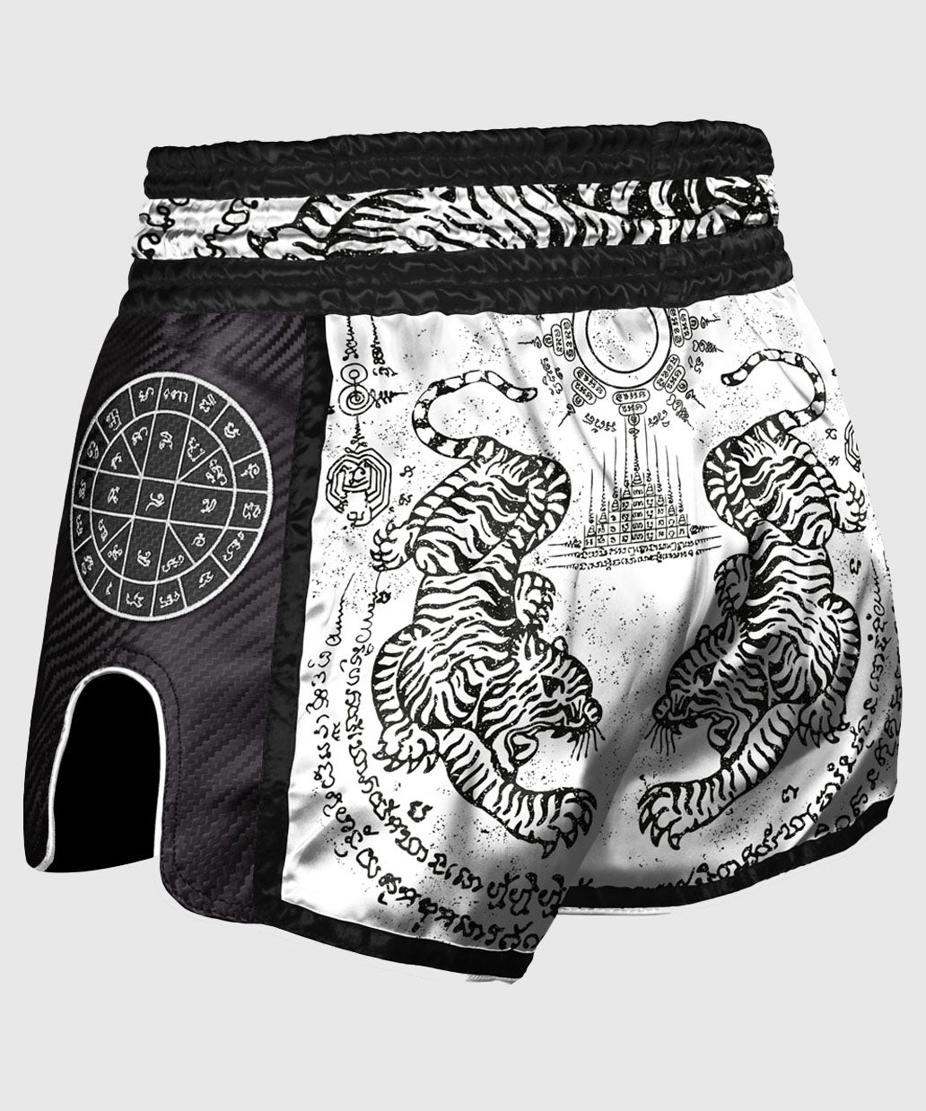 Carbon Sak Yant Tigers Muay Thai Shorts - Weiß