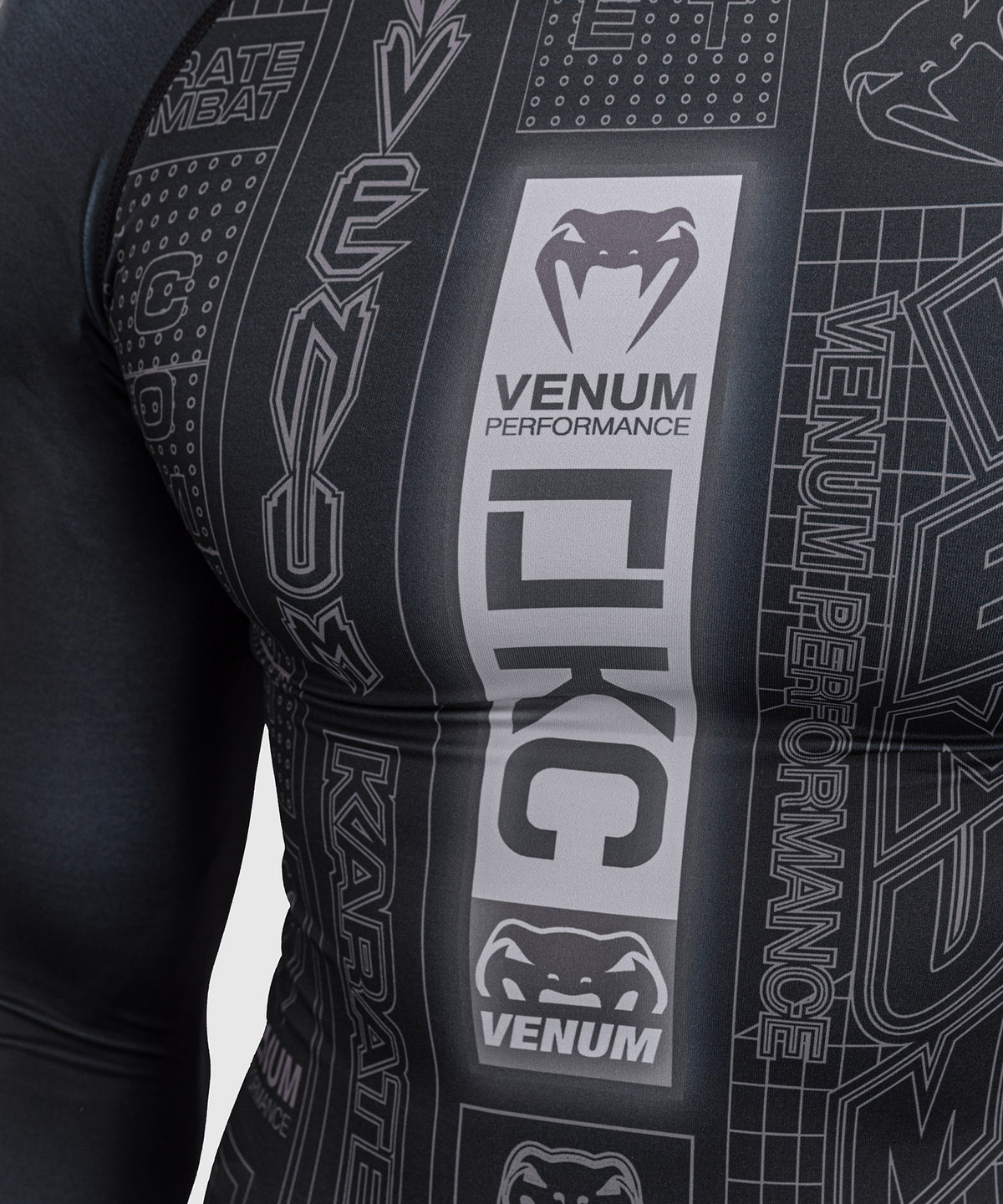 Karate Combat by Venum Rashguard Manga Larga – Negro/Gris