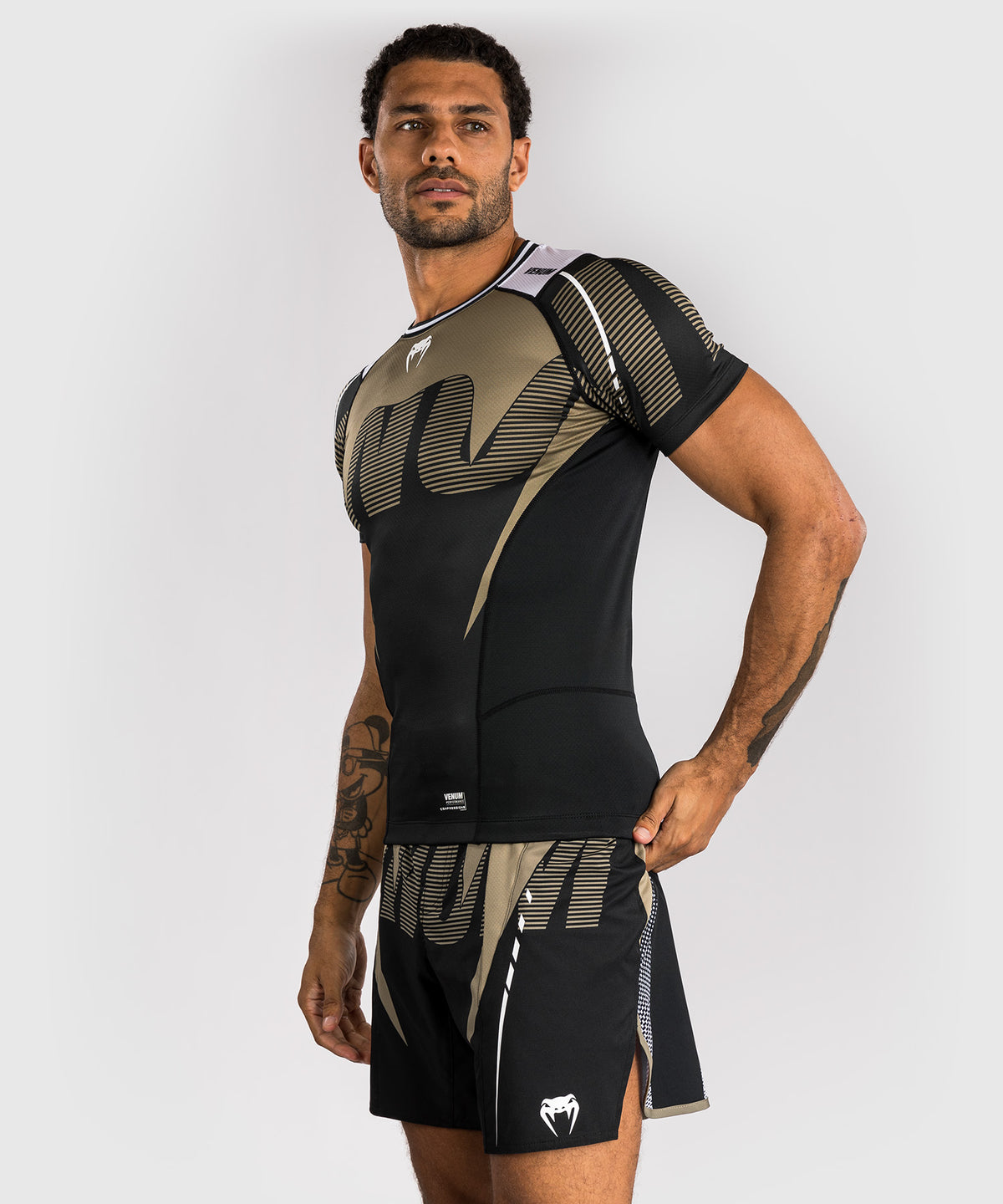 Venum Adrenaline Rashguard a maniche corte – Nero/Sabbia