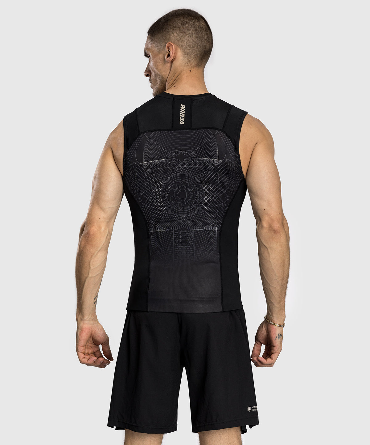 Venum G-Fit Air Rashguard sin Mangas para Hombre - Negro Profundo/Arena del desierto