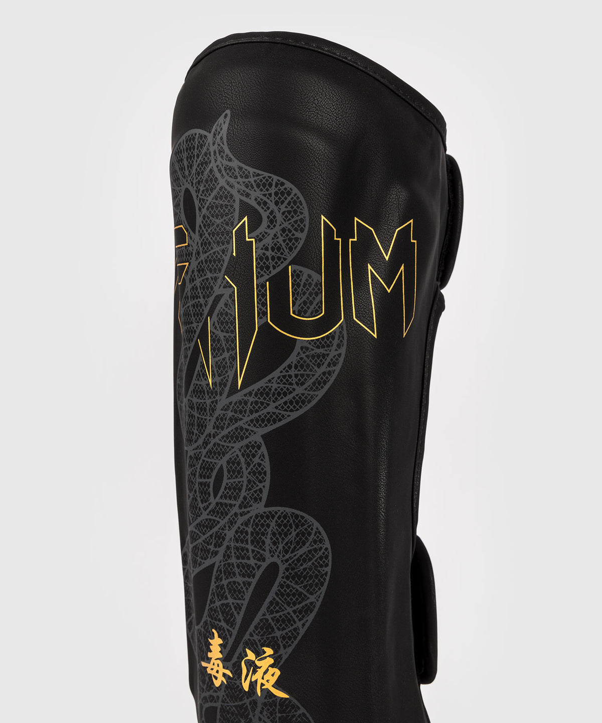 Venum Serpenti Espinilleras – Negro/Plata/Dorado