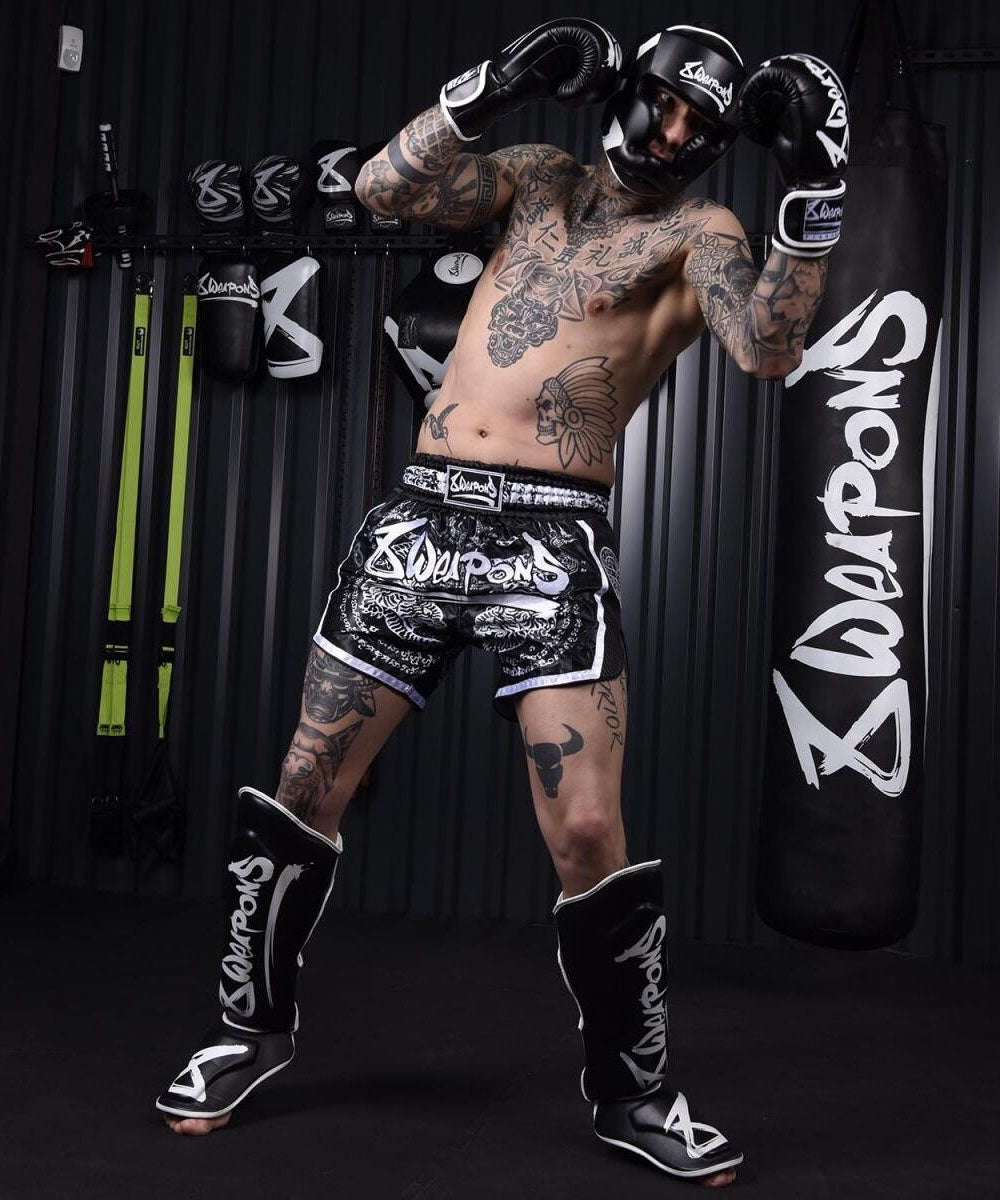 8 Weapons Unlimited Casco de Boxeo - Negro/Blanco