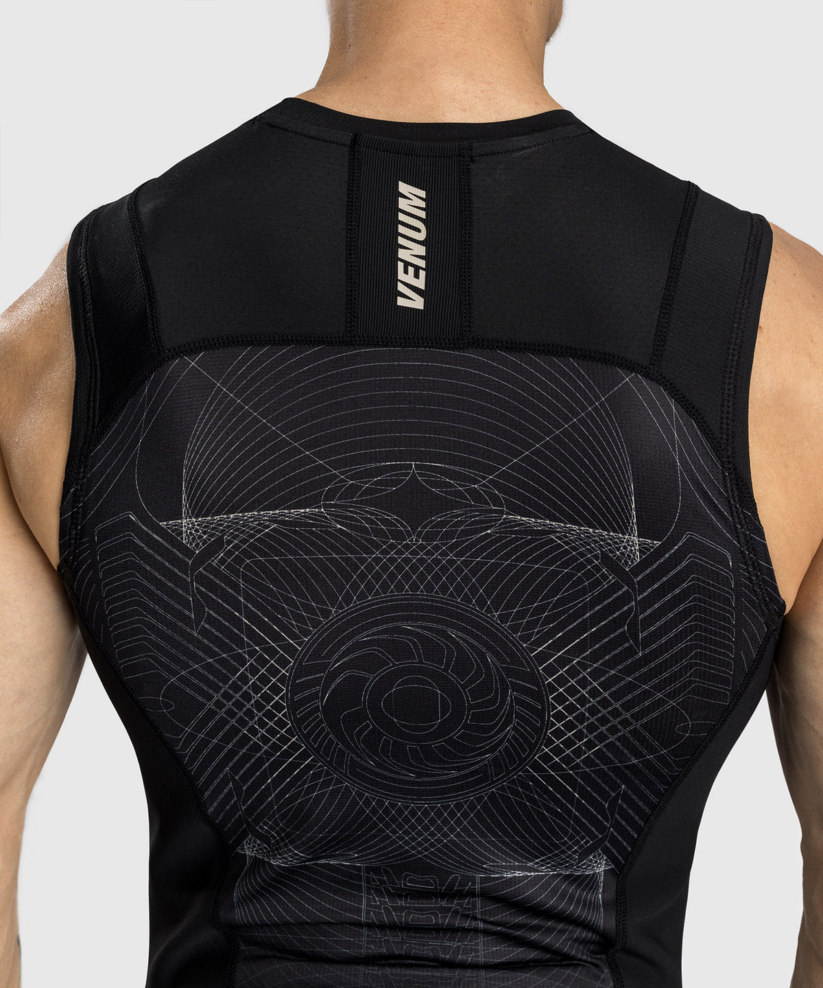 Venum G-Fit Air Rashguard sin Mangas para Hombre - Negro Profundo/Arena del desierto