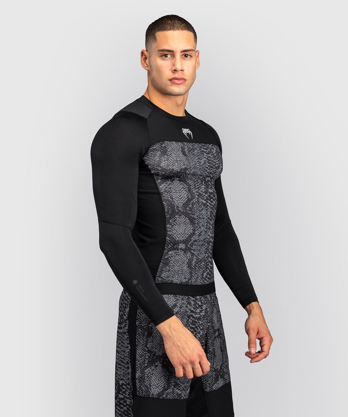 Venum G-Fit Scales Rashguard Manga Larga – Negro/Gris Carbón