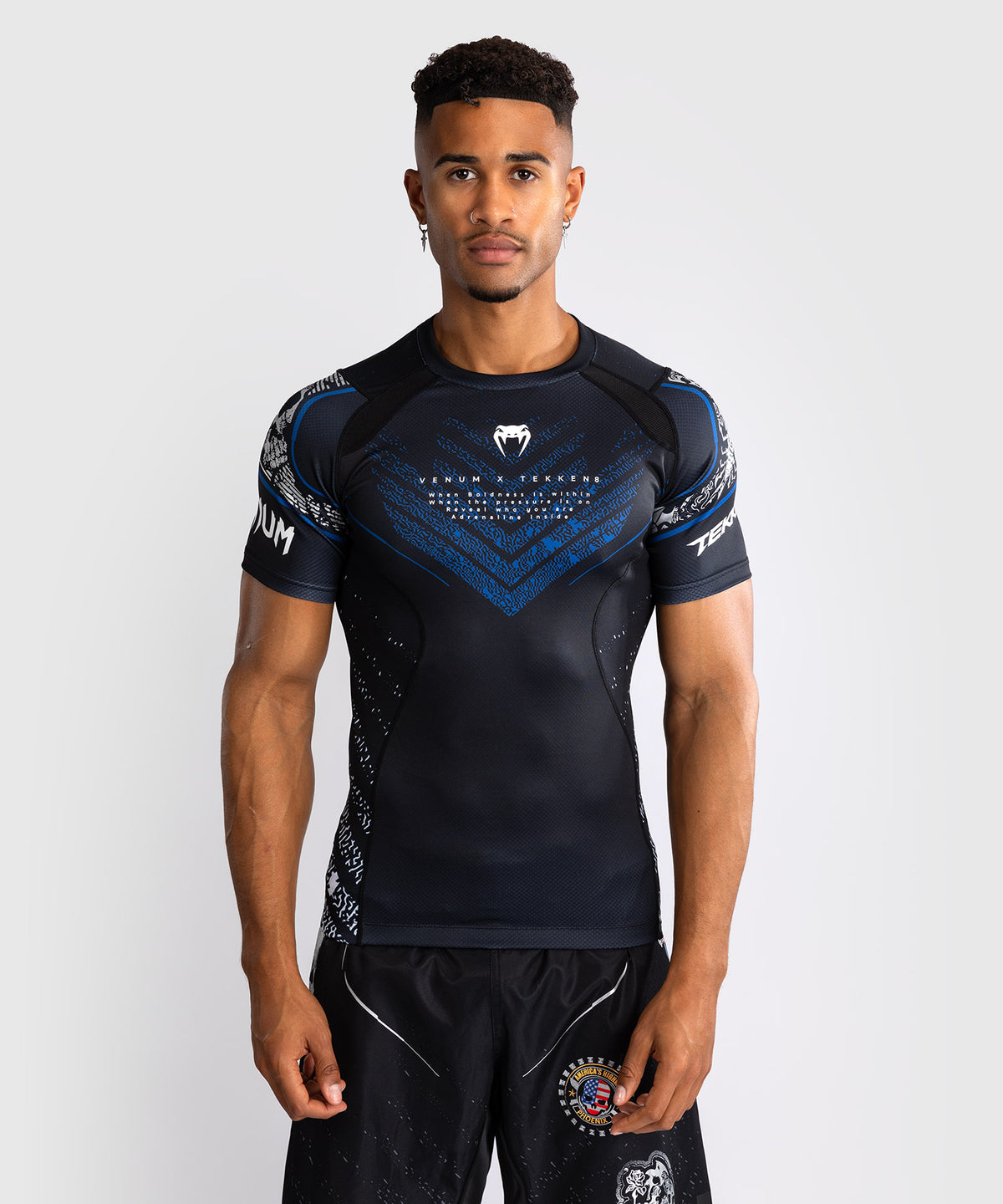 Venum x TEKKEN 8 - Paul Phoenix Rashguard a maniche Corte - Nero/Blu