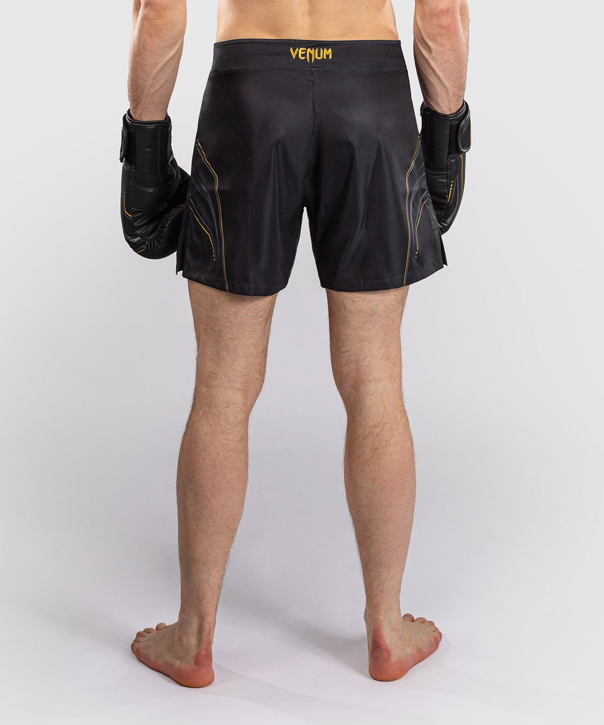 Venum Streamline Fightshorts - Black/Gold