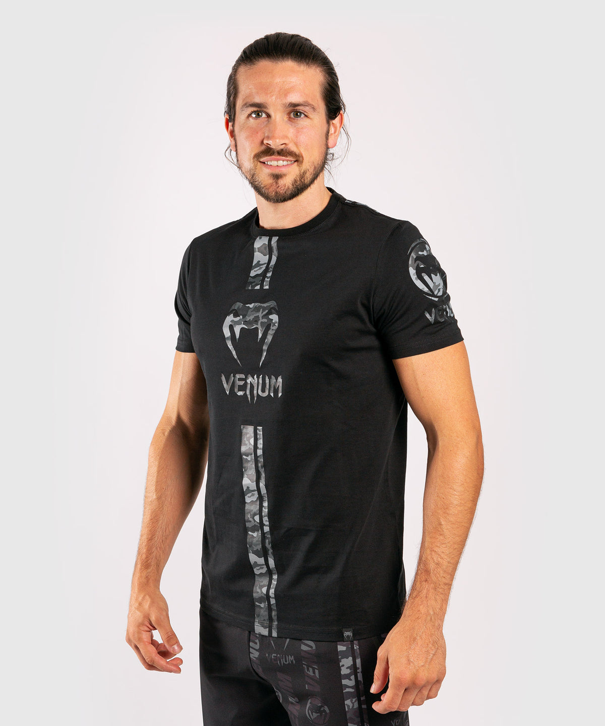 Camiseta Venum Logos - Negro/Camo Urbano