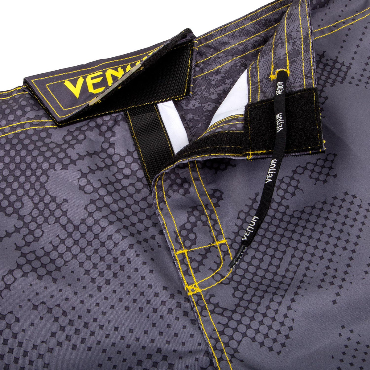Venum Tramo Kampfshorts - Schwarz/Gelb