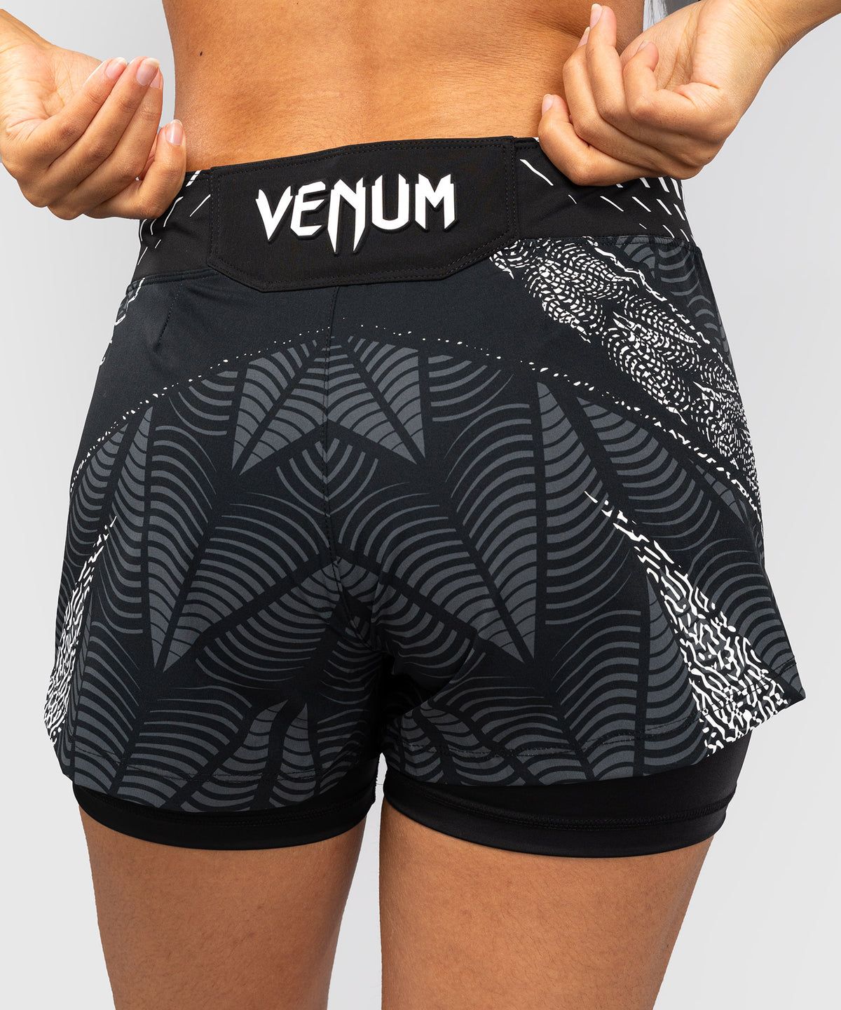 UFC Zenith by Venum Authentic Fight Night Kurze Passform Fight Short Damen - Schwarz