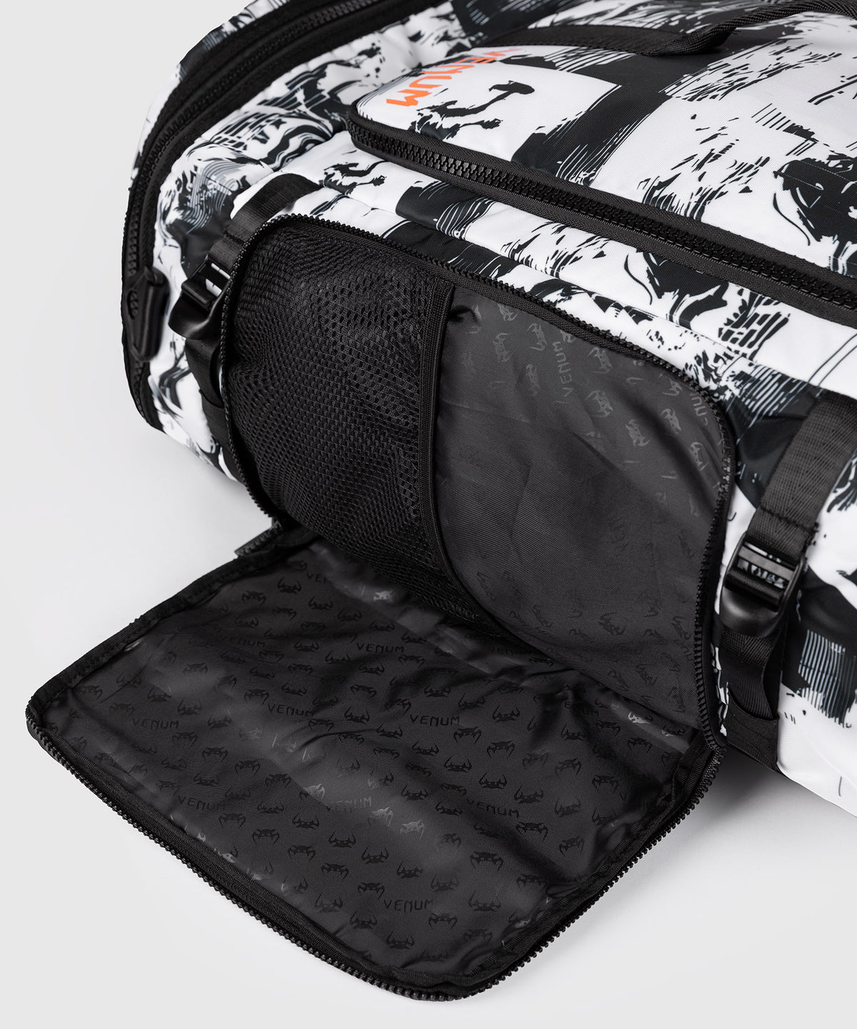 UFC Zenith by Venum Authentic Fight Week Bolsa de deporte - Blanca (48L)